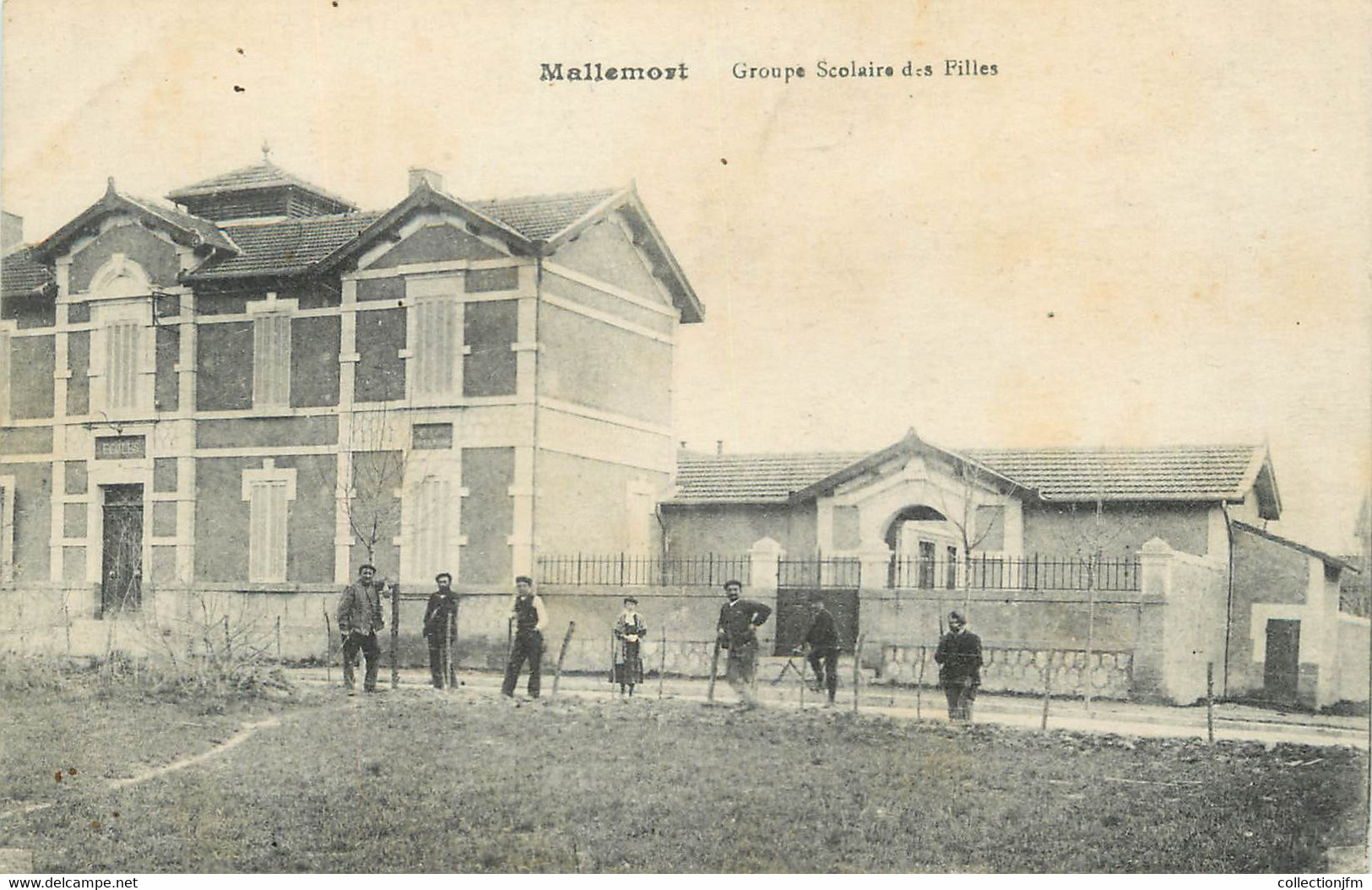 CPA FRANCE 13 "Mallemort, Groupe Scolaire Des Filles" - Mallemort