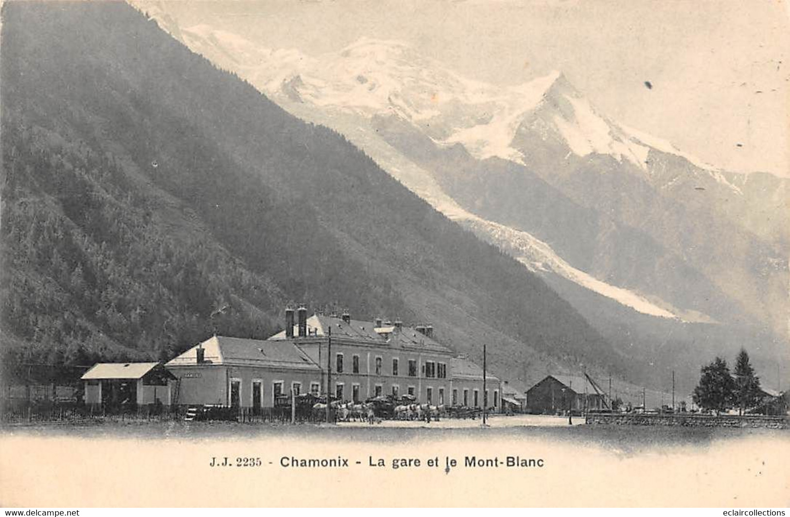 Chamonix         74        Chemin De Fer   La Gare Et Le Mont-Blanc    N° 2235        (voir Scan) - Chamonix-Mont-Blanc