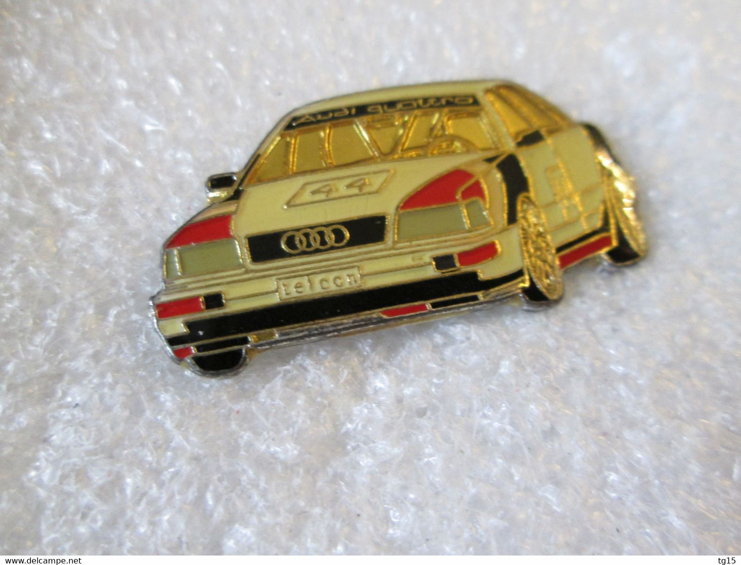 PIN'S    AUDI   V 8   QUATTRO  DTM - Audi