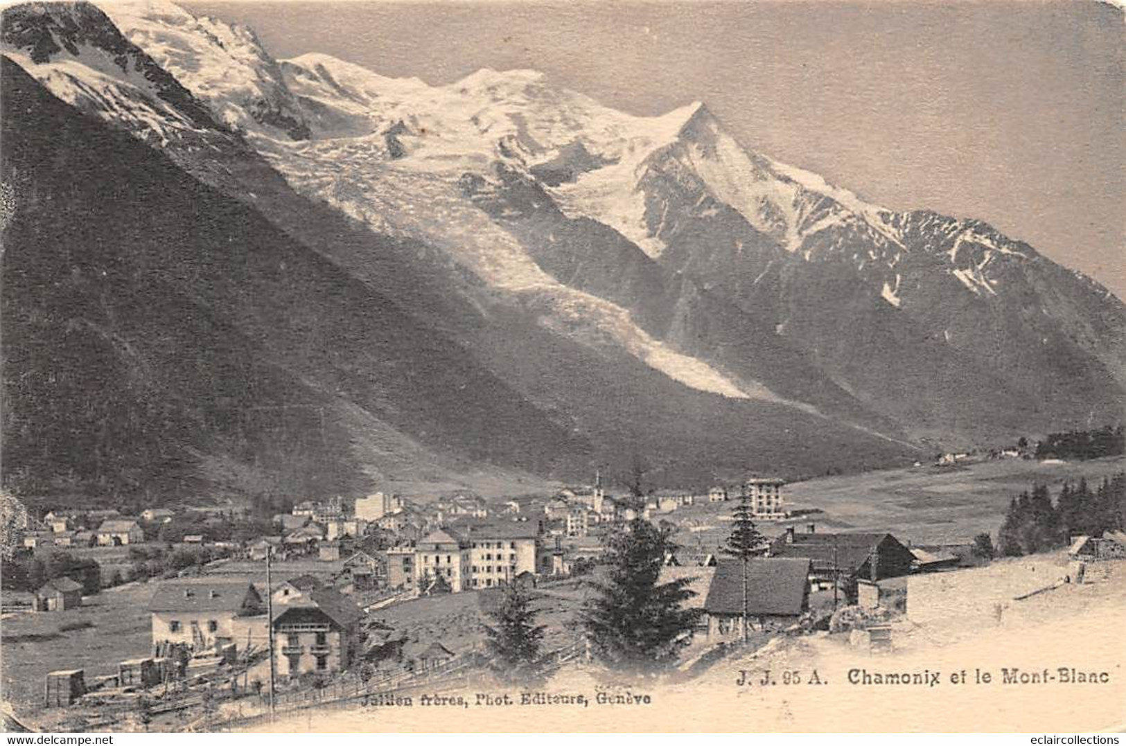 Chamonix         74          Village Et Le Mont-Blanc       N°  95 A     (voir Scan) - Chamonix-Mont-Blanc