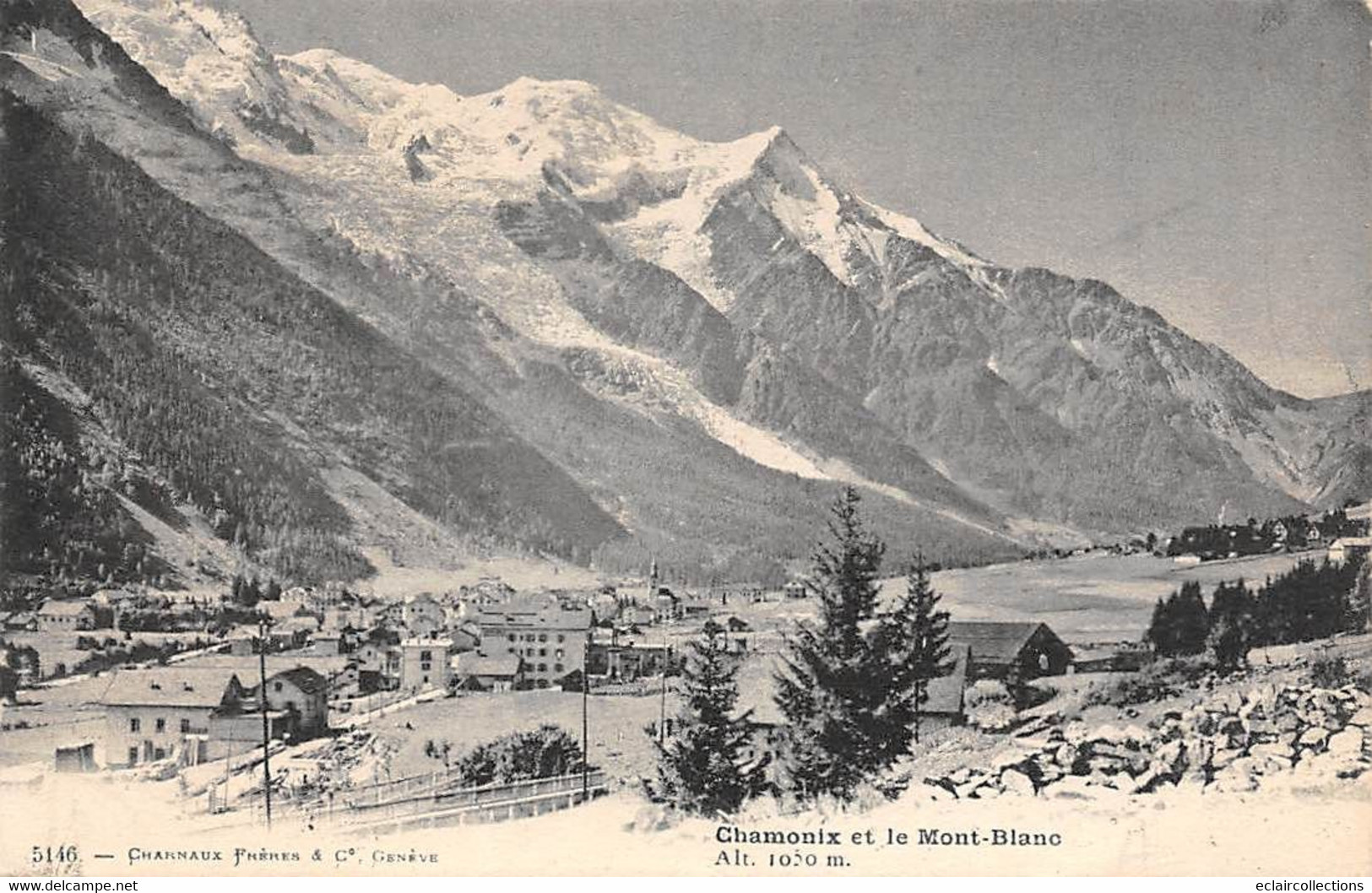 Chamonix         74          Village Et Le Mont-Blanc     N°  5146     (voir Scan) - Chamonix-Mont-Blanc