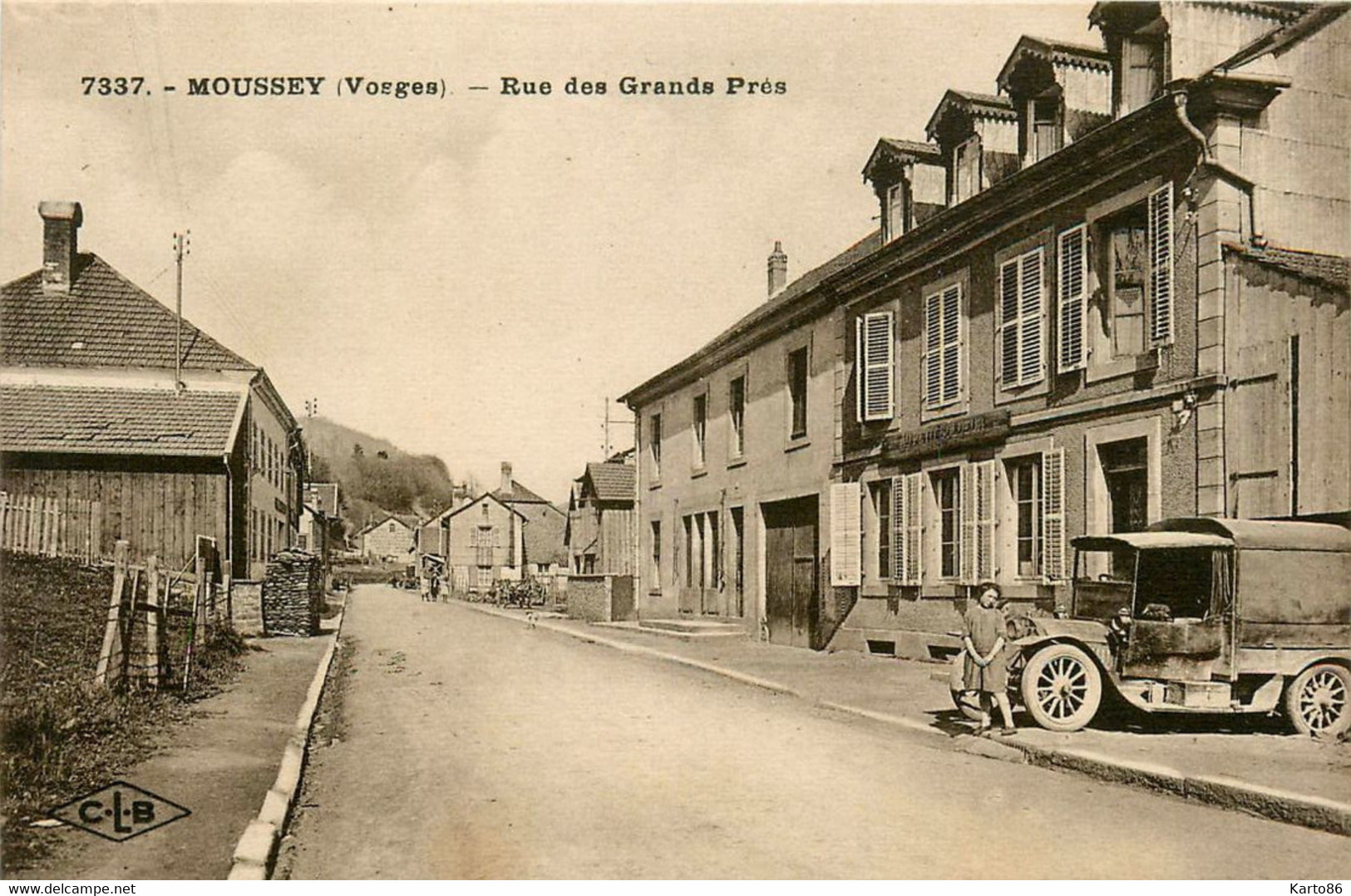Moussey * La Rue Des Grands Prés * Commerce Magasin " Au Petit Soldeur " * Automobile Voiture Ancienne - Moussey