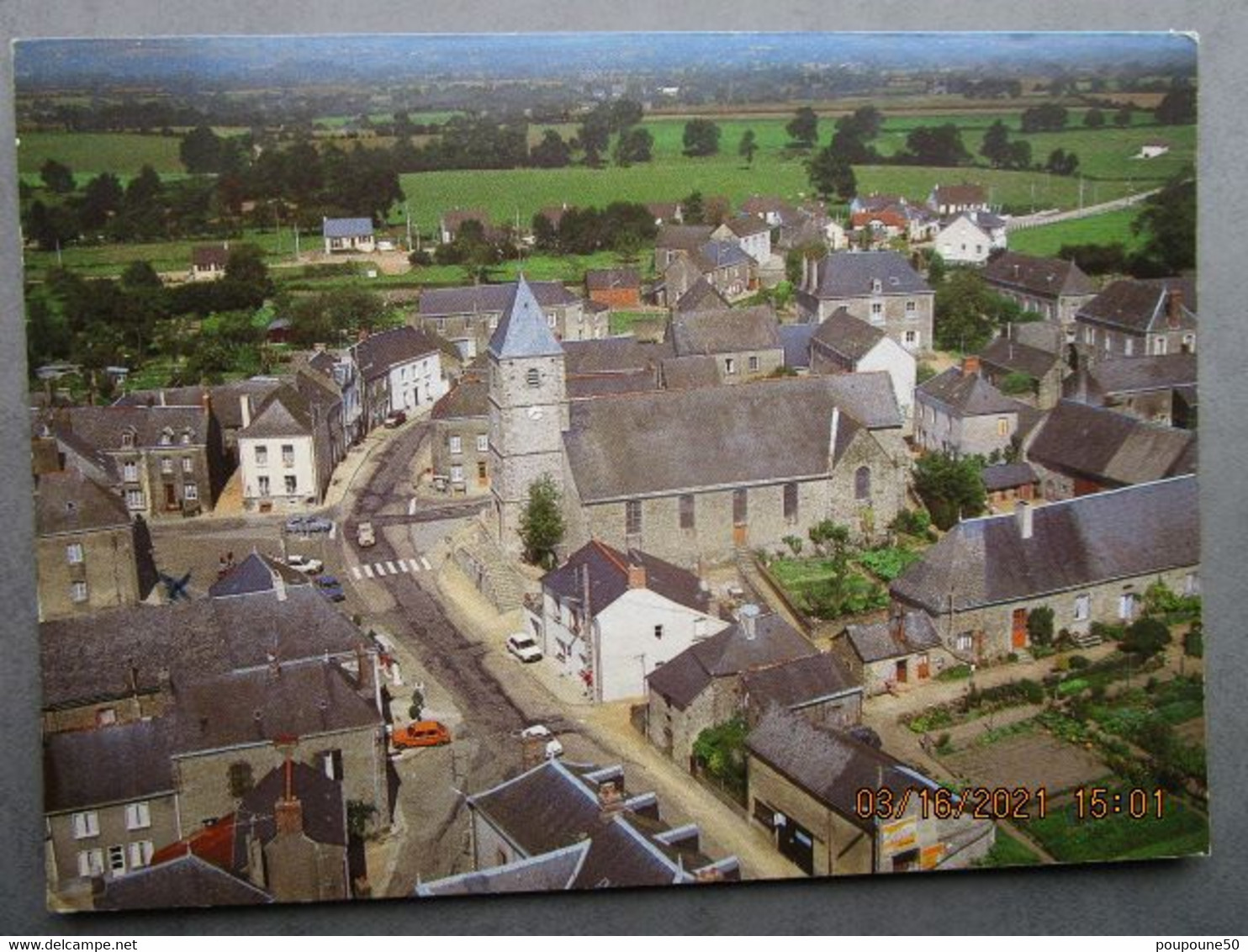 CP 53 Mayenne  CHAMPGENETEUX  Prés Bais - Aérienne -  Vue Générale   La Route  Carrefour Et  Parvis De L'église  2002 - Bais