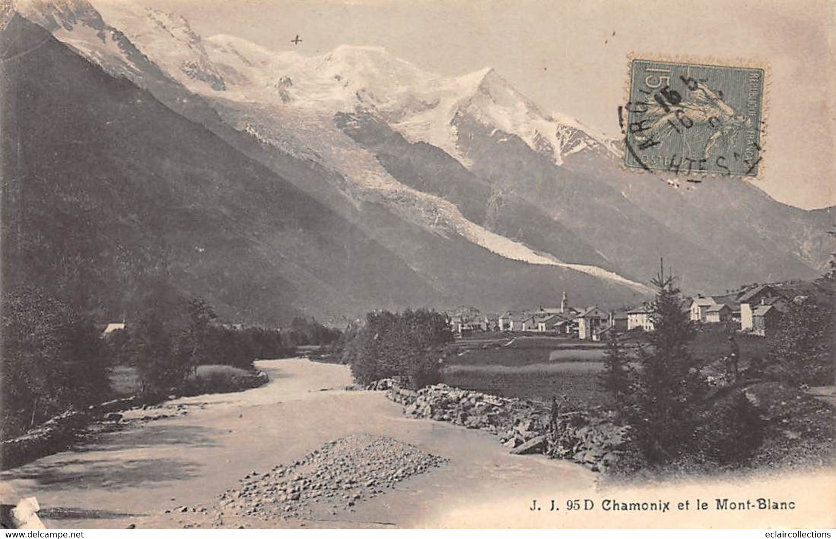 Chamonix         74          Vue Générale Et Le Mont-Blanc        N°  95 D     (voir Scan) - Chamonix-Mont-Blanc