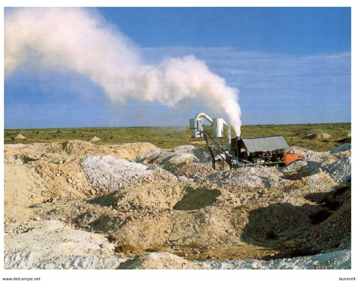 (LL 5 B) Australia - SA - Coober Pedy Bowler Extractor In Operation - Coober Pedy