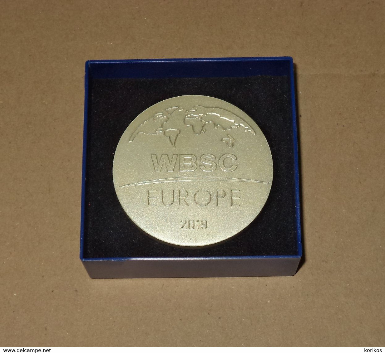 WORLD BASEBALL SOFTBALL CONFEDERATION EUROPE - COMMEMORATIVE PAPERWEIGHT COIN - WBSC - Andere & Zonder Classificatie
