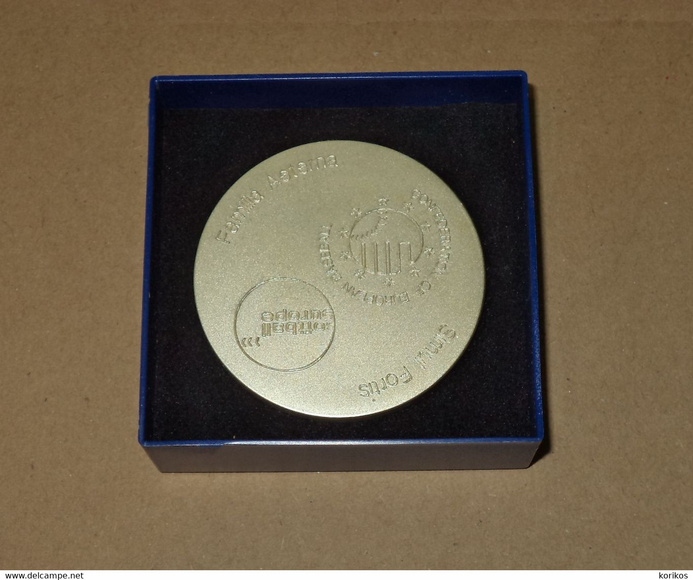 WORLD BASEBALL SOFTBALL CONFEDERATION EUROPE - COMMEMORATIVE PAPERWEIGHT COIN - WBSC - Autres & Non Classés