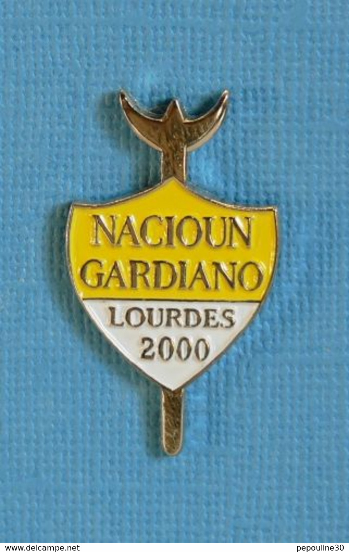 1 PIN'S //  ** NACIOUN GARDIANO LOURDES / 2000 ** - Tauromachie - Corrida