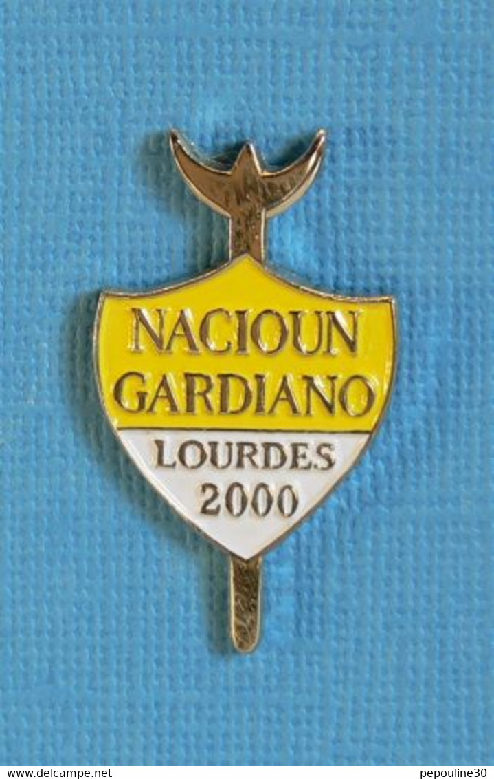 1 PIN'S //  ** NACIOUN GARDIANO LOURDES / 2000 ** - Corrida