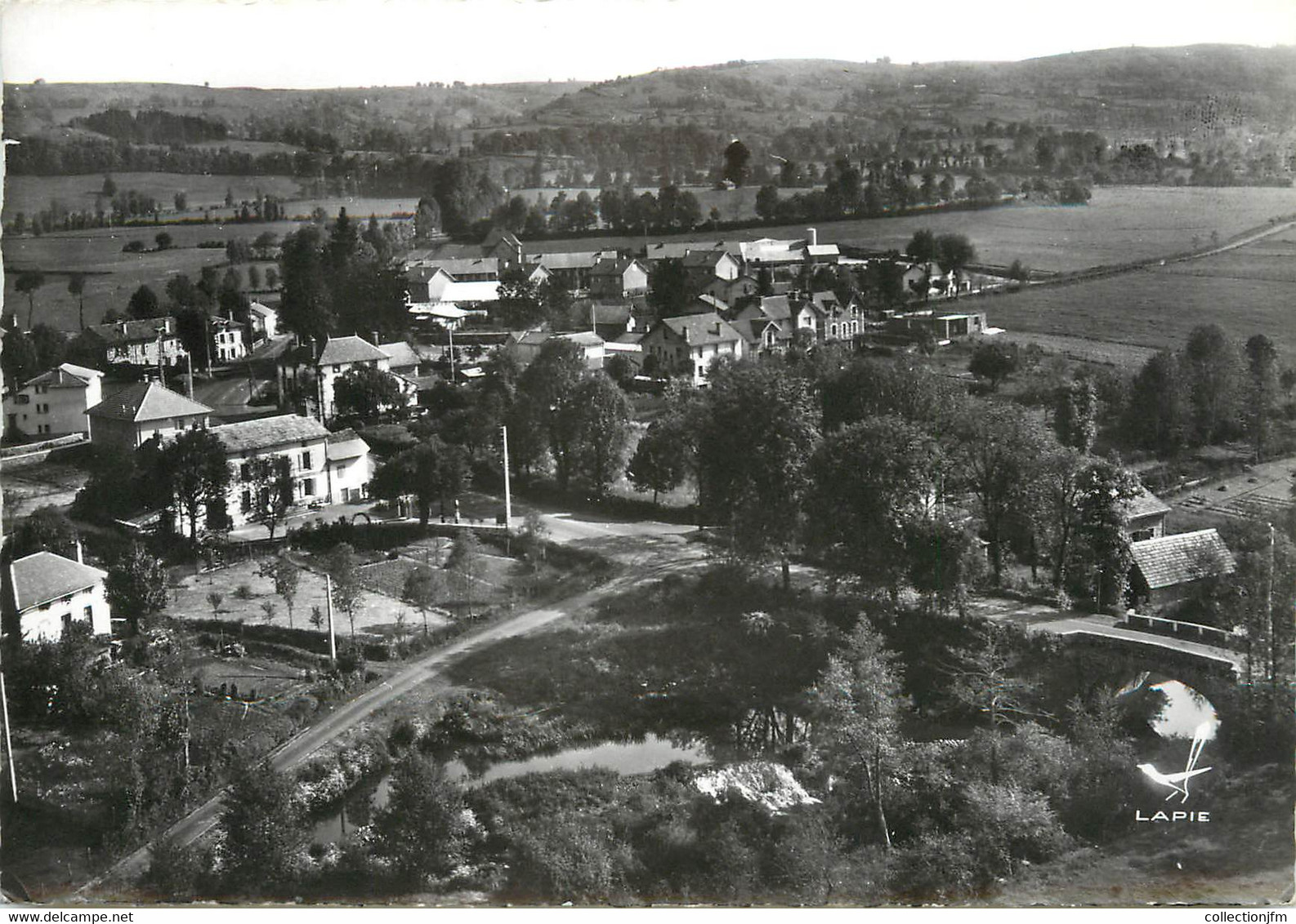 / CPSM FRANCE 15 "Jussac, Le Quartier Du Pont D'Authre" - Jussac