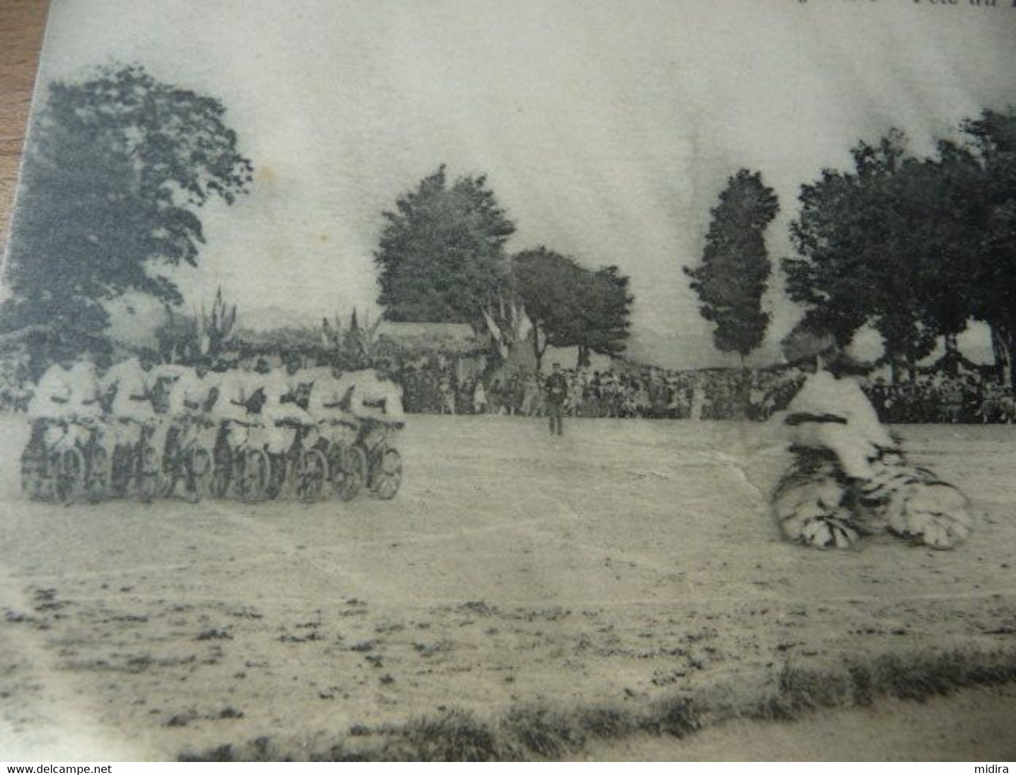 78 - Le Trou D Enfer Chasseurs Cyclistes Fete Du 1 Juillet 1923 Le Velousel (tirage Flou Angle Bas Marqué) - Otros & Sin Clasificación