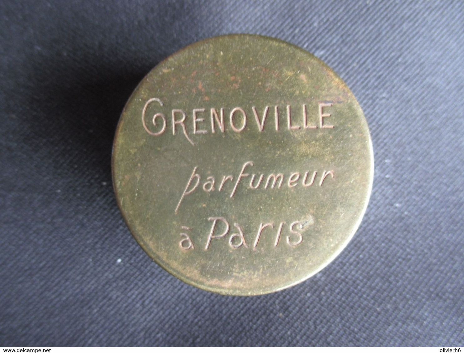 ANCIENNE BOITE à POUDRE (V2102) GRENOVILLE Parfumeur à PARIS (6 Vues) Superbe Décor Sur Le Couvercle - Accessoires
