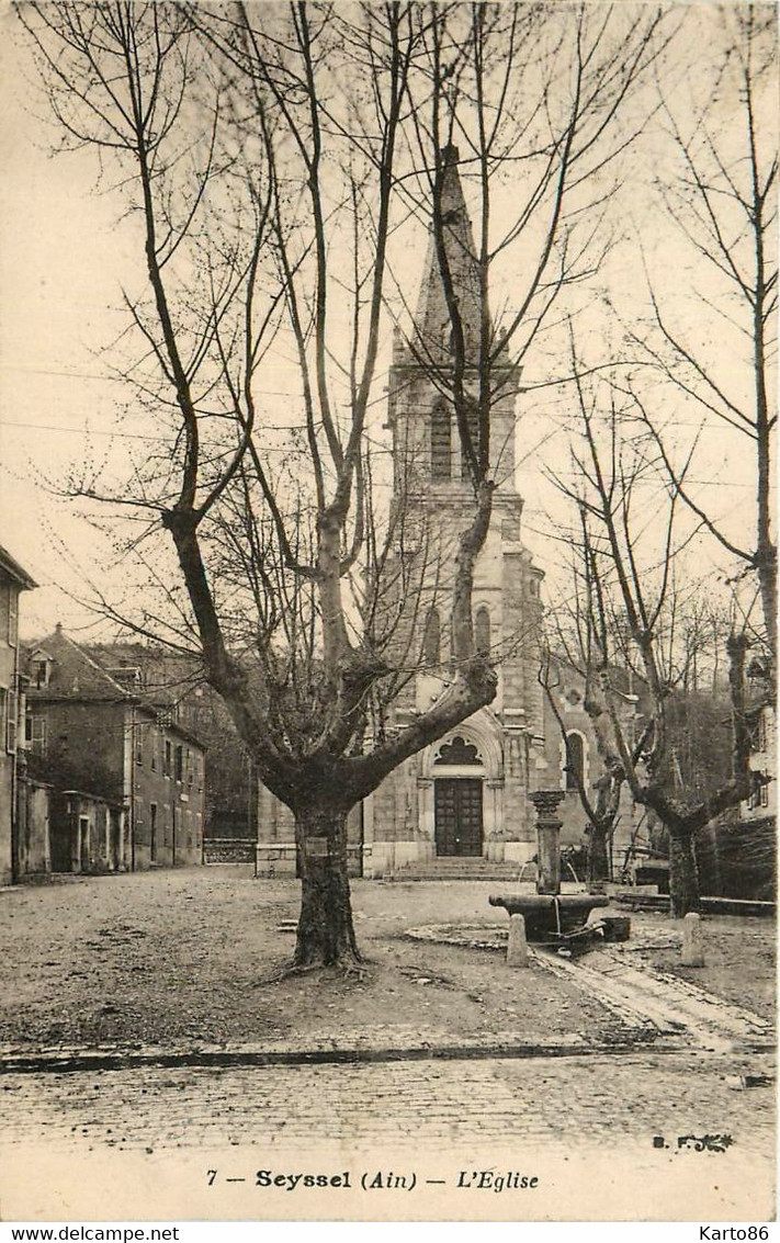 Seyssel * La Place De L'église * La Fontaine - Seyssel