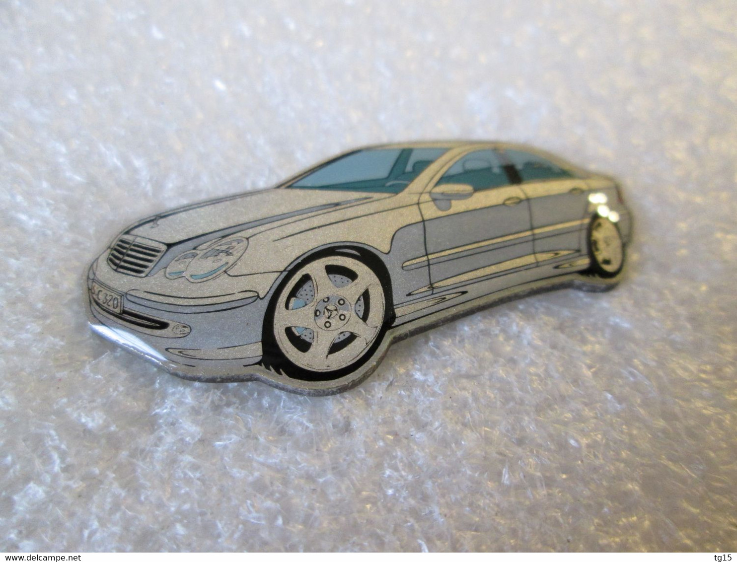 PIN'S   MERCEDES BENZ  CLASSE  C - Mercedes