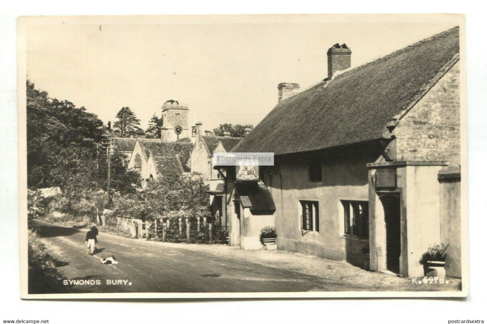 Symondsbury - Road & Ilchester Arms Pub - C1950's Dorset Real Photo Postcard - Altri & Non Classificati