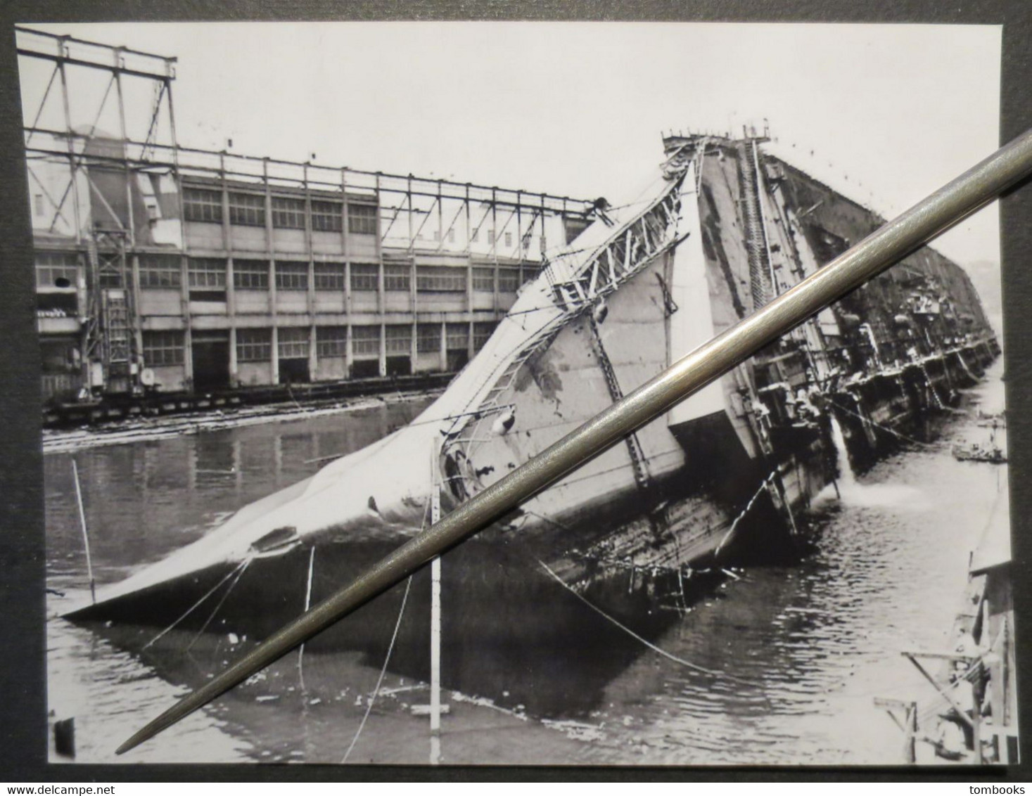 Paquebot " Normandie " Incendie Dans Le Port De New - York - 1942 - Photo Reproduction -  TBE - - Boats