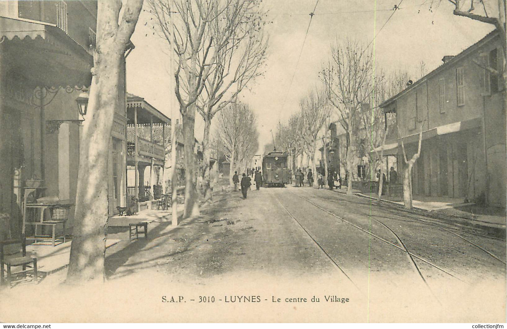 / CPA FRANCE 13 "Luynes, Le Centre Du Village" - Luynes