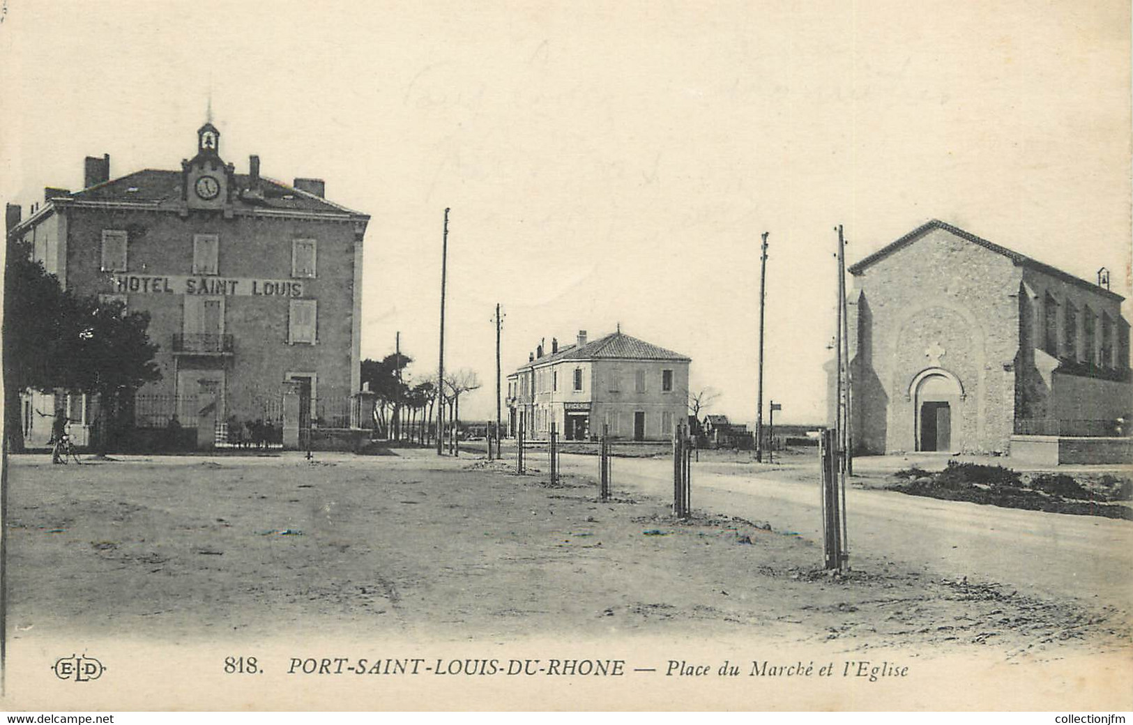 / CPA FRANCE 13 "Port Saint Louis Du Rhône, Place Du Marché Et L'église" - Saint-Louis-du-Rhône