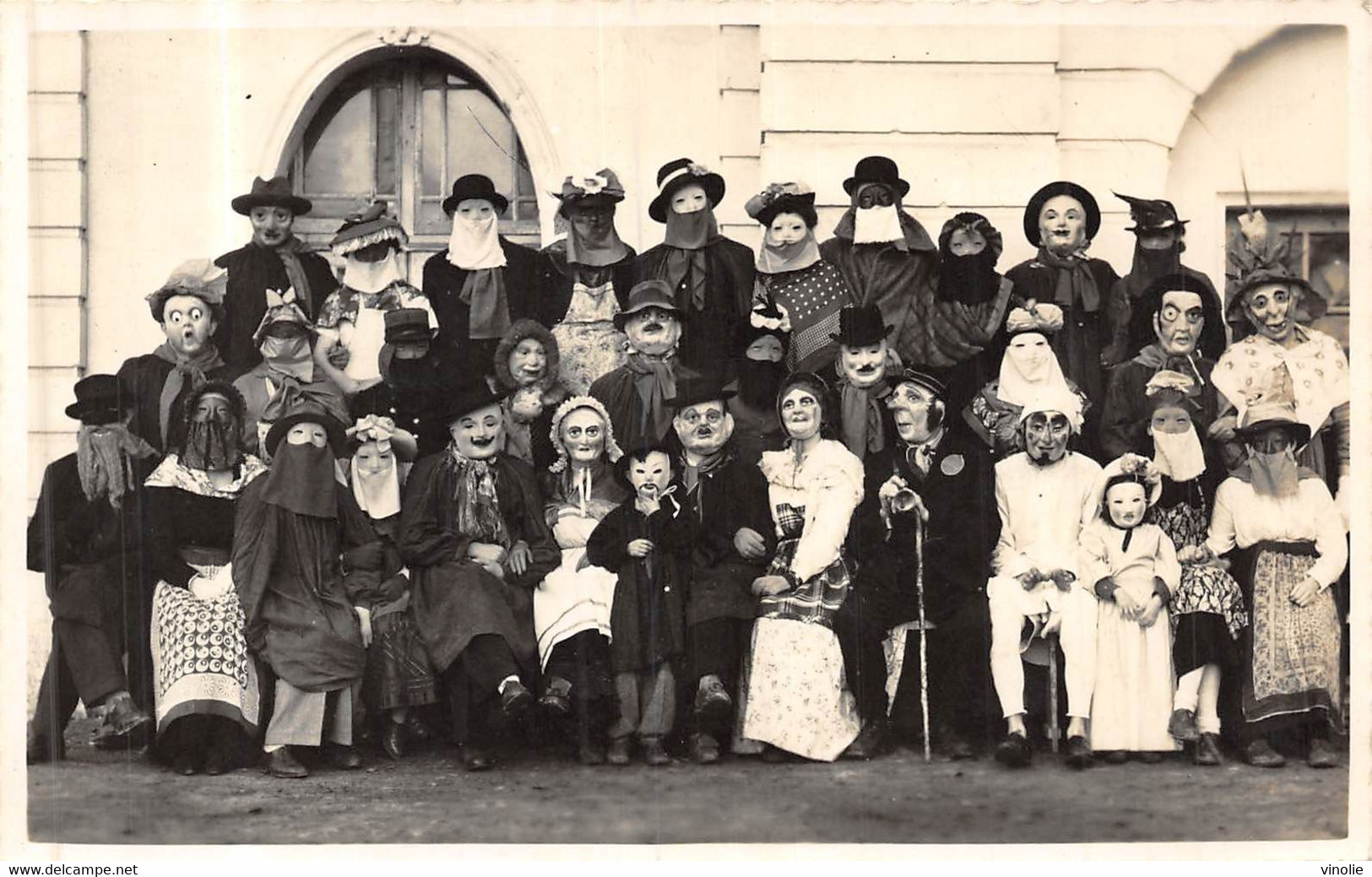 P21-TBB-288 : LOCHES. PHOTO DE GROUPE PAR LE PHOTOGRAPHE RENE SIMON. DEGUISEMENTS CARNAVAL - Loches