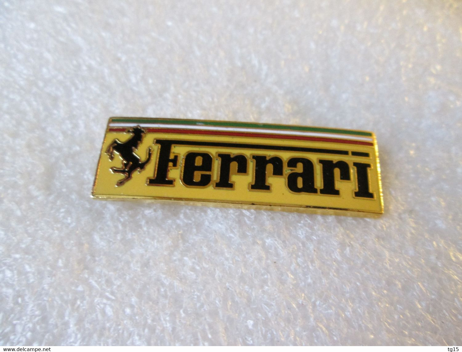 TOP PIN'S  LOGO   FERRARI  40X14mm  Email Grand Feu - Ferrari