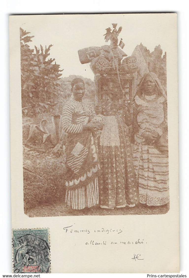 CPA Comores Carte Photo Amateur Femmes Indigenes Allants Au Marché - Comoros