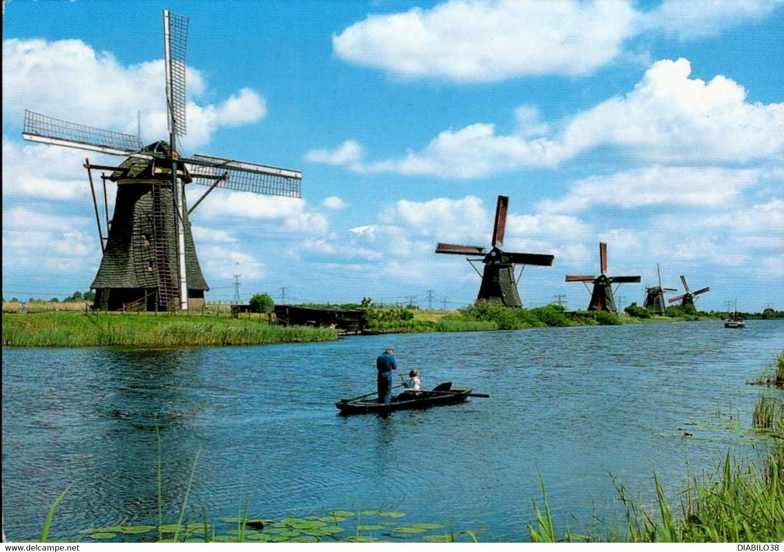 KINDERDIJK   ( PAYS-BAS )  LE VILLAGE AVEC SES 19 MOULINS A VENT - Kinderdijk