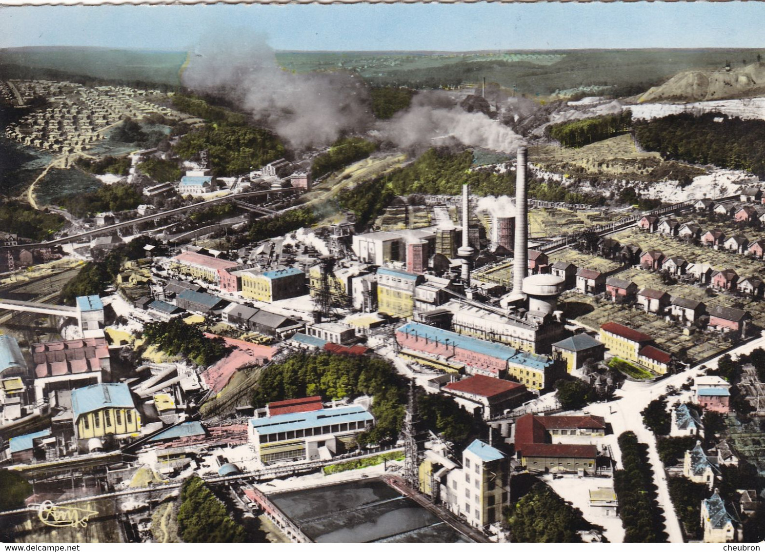 57.FREYMING.PATRIMOINE INDUSTRIEL.VUE AERIENNE.VUE GENERALE  DES USINES. LES CITES ET LE PUITS VOUTERS. ANNEE 1957+TEXTE - Freyming Merlebach