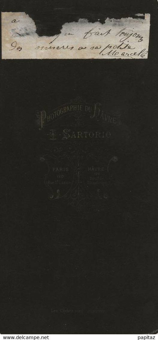 PHOTOGRAPHIE SUR CARTON ARTISTE À IDENTIFIER PAR SARTORIO - Beroemde Personen