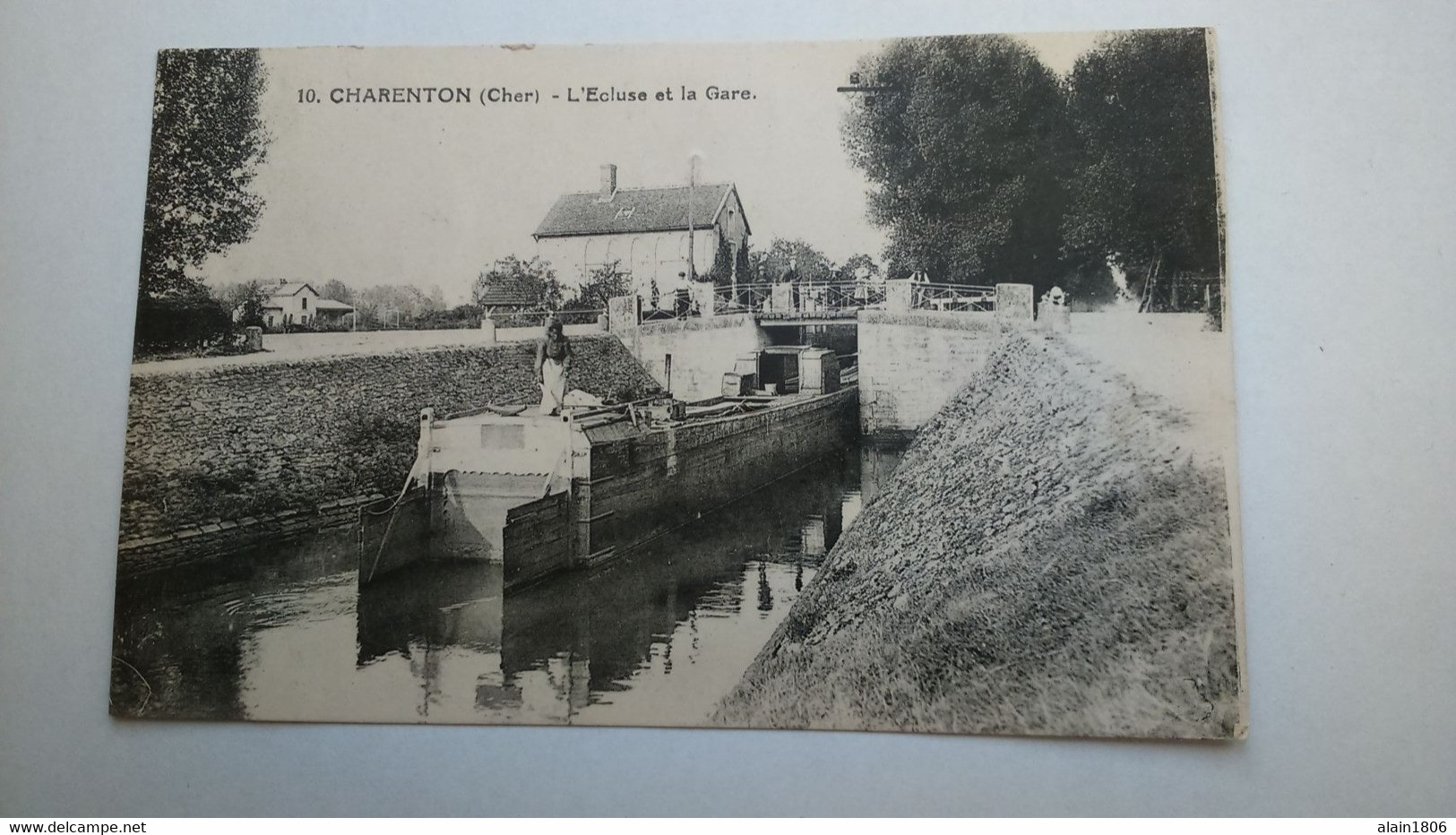 Carte Postale ( FF8 ) Ancienne De Charenton Cher , L écluse Et La Gare - Altri & Non Classificati