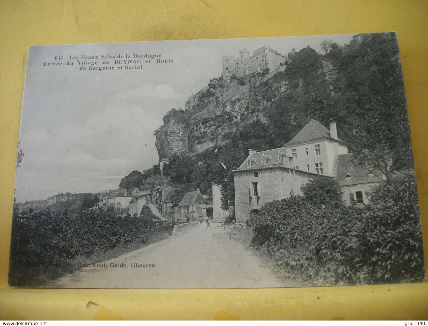 24 8703 CPA AUTRE VUE DIFFERENTE N° 4 - 24 ENTREE DU VILLAGE DE BEYNAC ET ROUTE DE BERGERAC ET SARLAT. EDIT. GARDE N°641 - Altri & Non Classificati