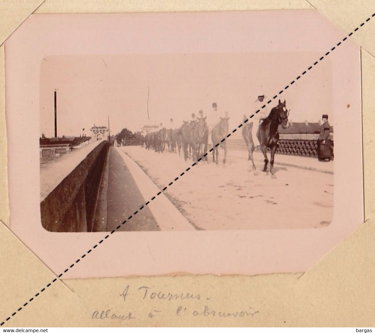 1902 Photo Militaire école à Feu De Pontarlier Manoeuvres Vers Bourges Tournus Saone Et Loire Allant à L'abreuvoir - Guerra, Militares