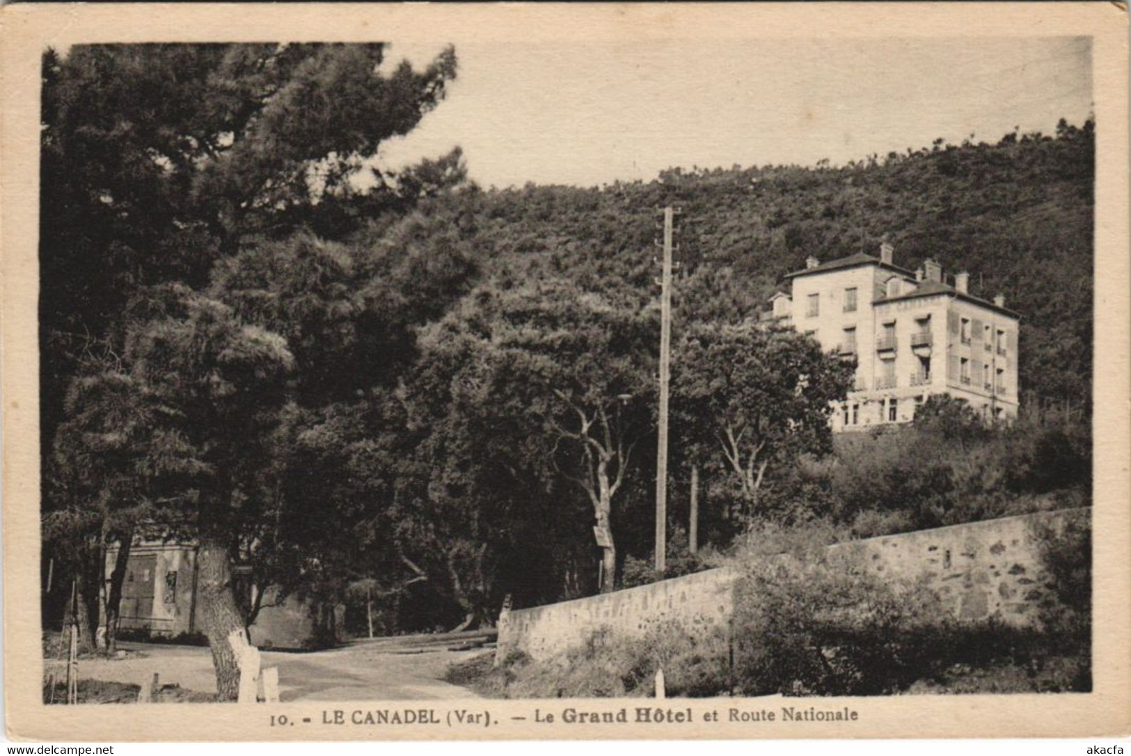 CPA LE CANADEL Le Grand Hotel Et Route Nationale (1110589) - Rayol-Canadel-sur-Mer