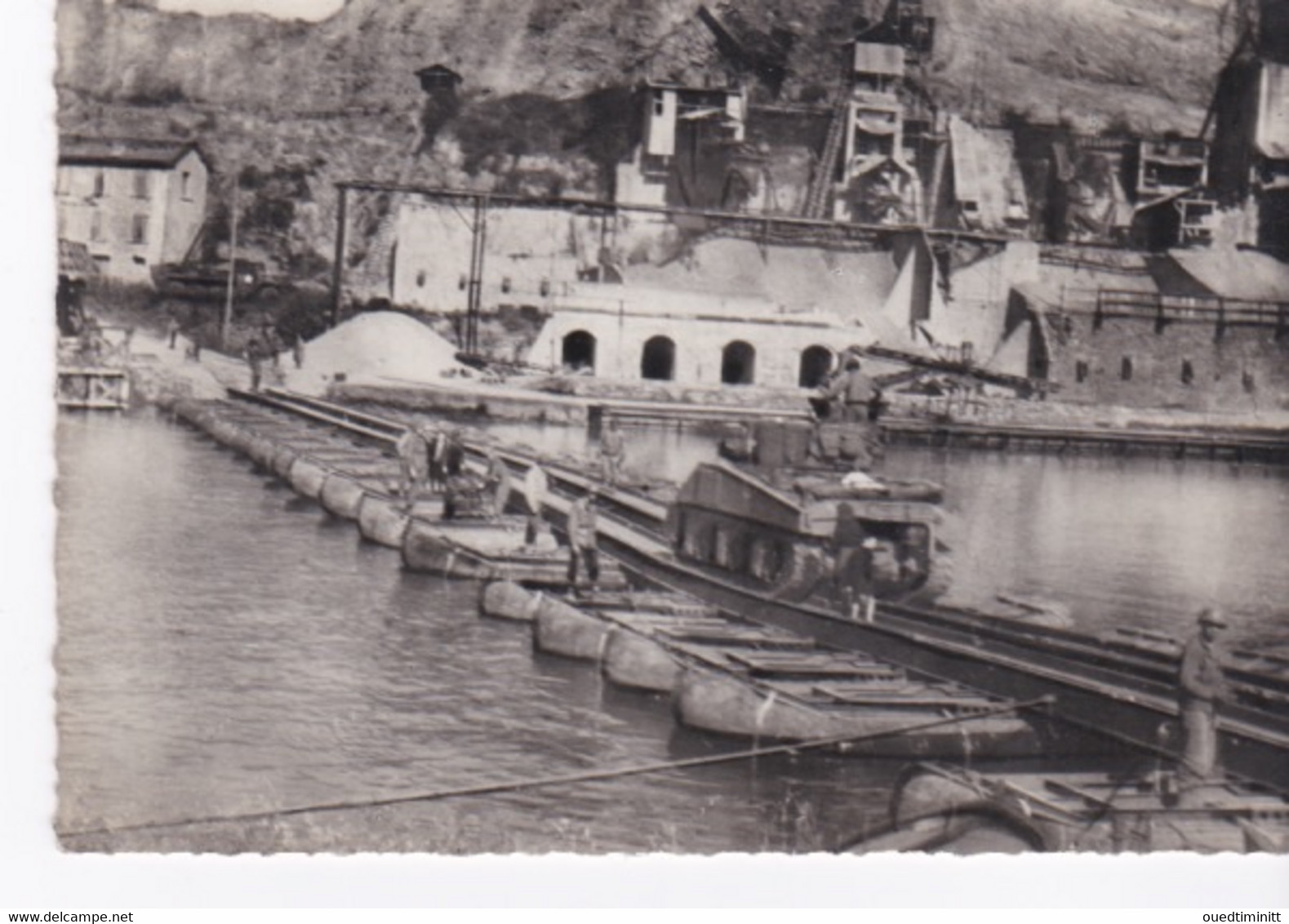 CPSM GF Dentelée Fumay, Passage De La Meuse Par La 1ère Armée Américaine Sept 1944. - Fumay