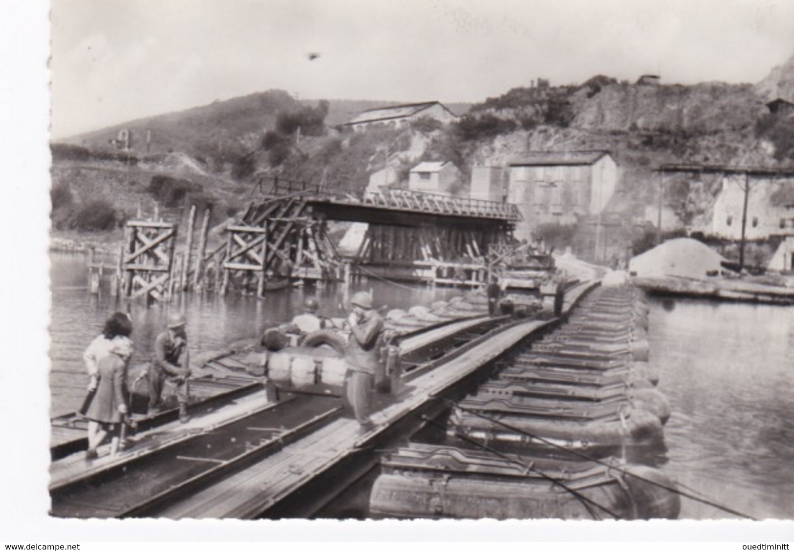 CPSM GF Dentelée Fumay, Passage De La Meuse Par La 1ère Armée Américaine Sept 1944. - Fumay