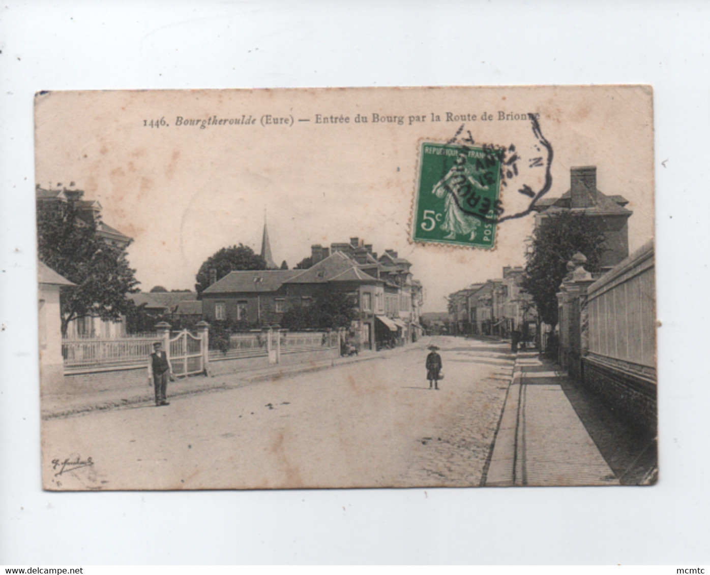 CPA Décollée , Abîmée - Bourgtheroulde (Eure) - Entrée Du Bourg Par La Route De Brionne - Bourgtheroulde