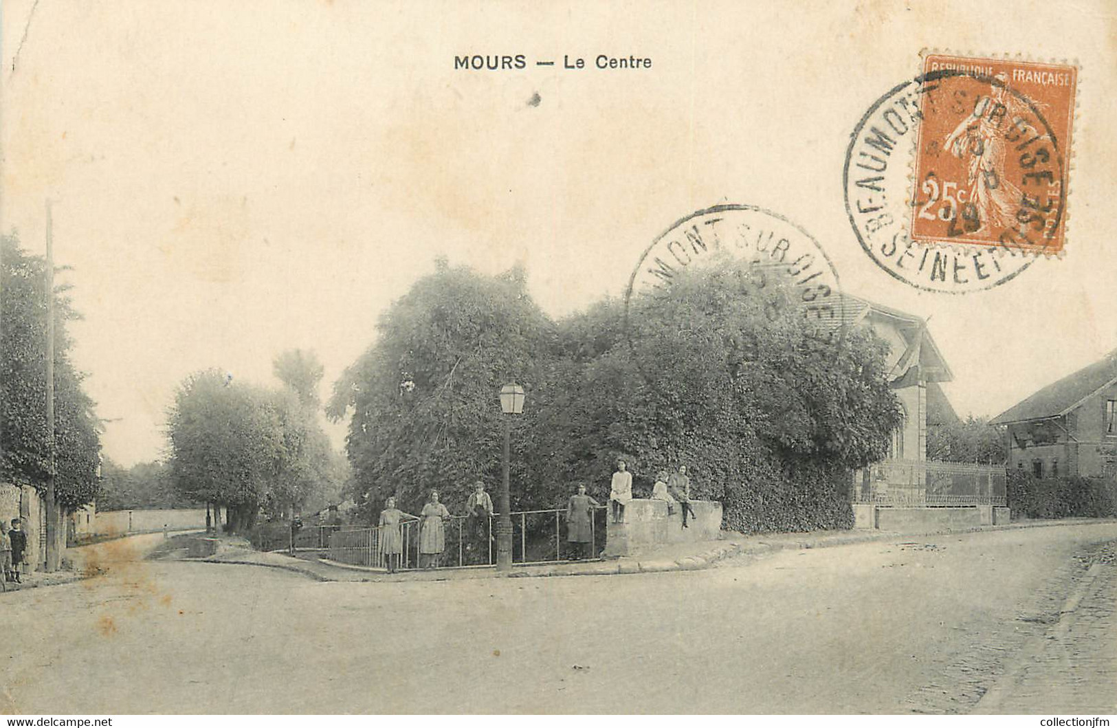 / CPA FRANCE 95 "Mours, Le Centre" - Mours