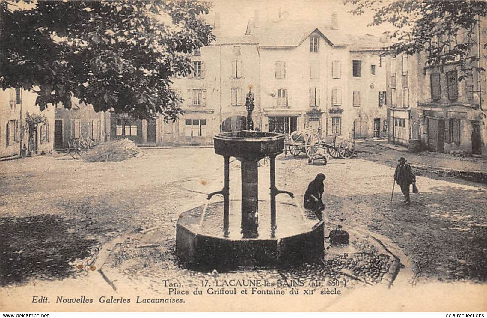 Lacaune Les Bains           81       Place Du Griffoul Et Fontaine Du XII ème       (voir Scan) - Autres & Non Classés
