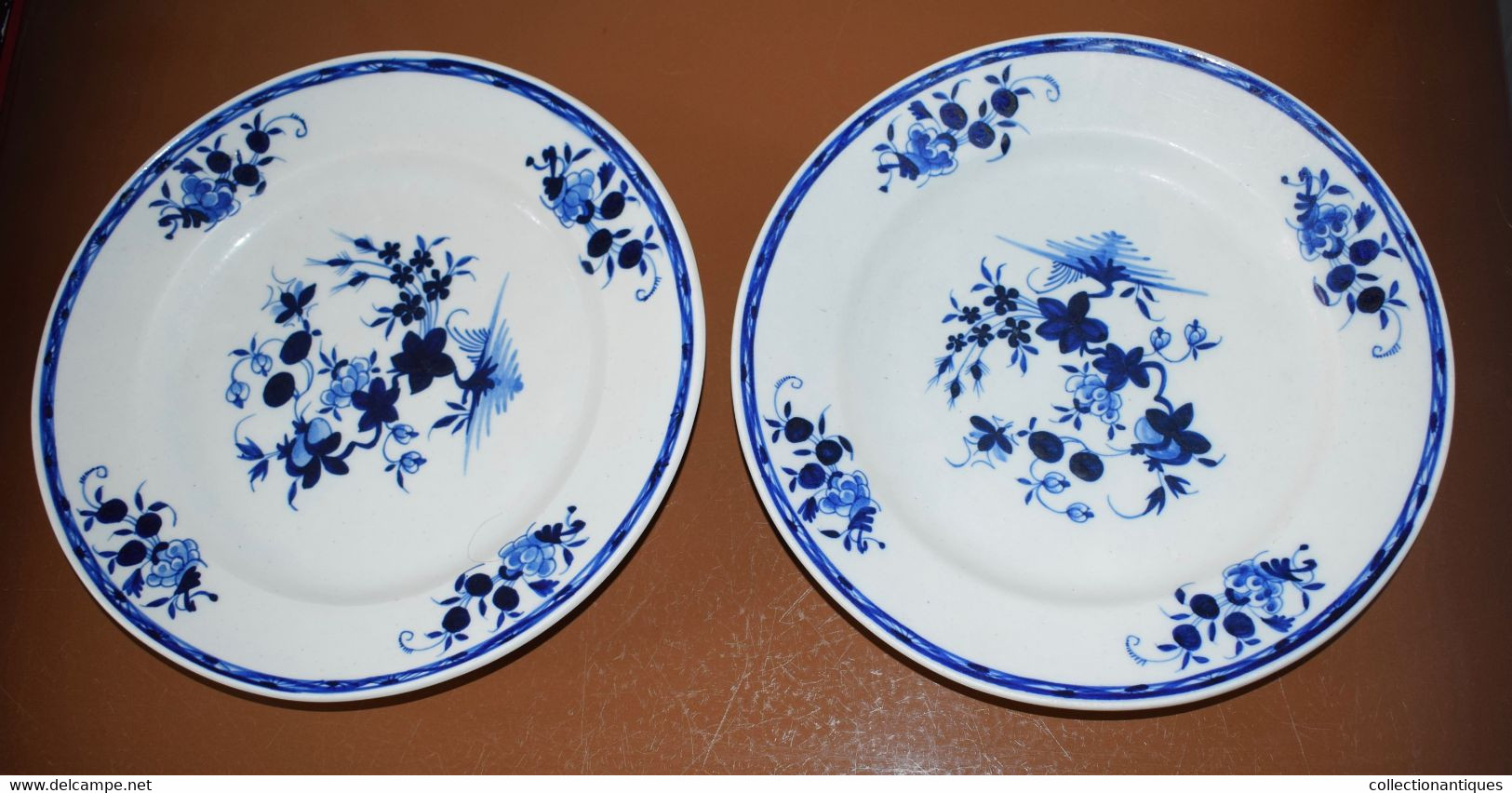 2 Assiettes Porcelaine De Tournai Décor à La Mouche - 24,5 Cm - Bleu Intense - Doornik (BEL)