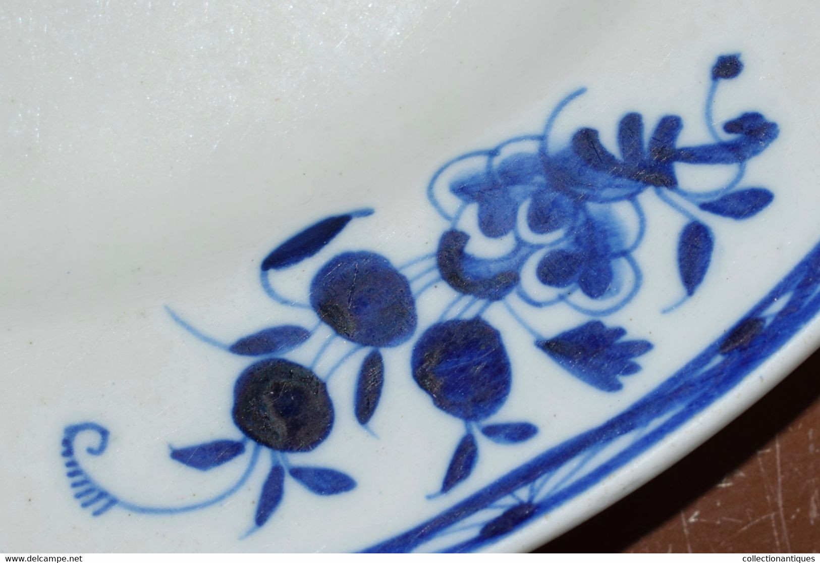 2 Assiettes Porcelaine De Tournai Décor à La Mouche - 24,5 Cm - Bleu Intense - Doornik (BEL)