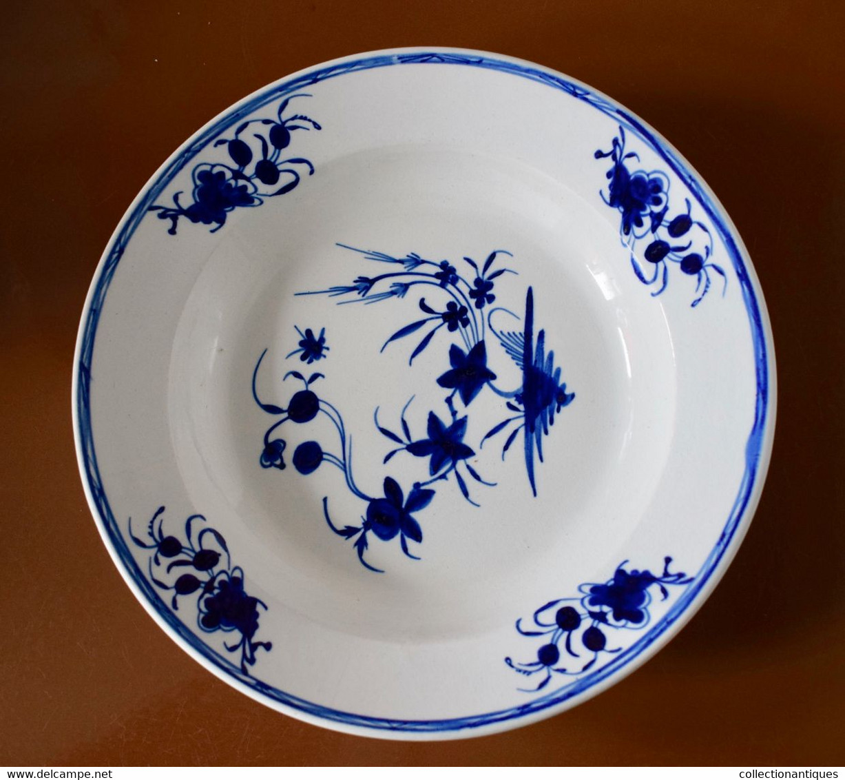 Assiette Creuse Porcelaine De Tournai Décor à La Mouche - 24,5 Cm - Bleu Intense - Doornik (BEL)