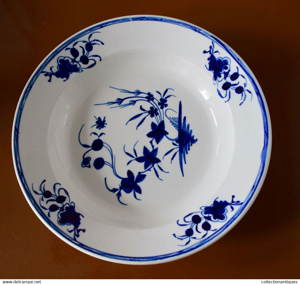 Assiette Creuse Porcelaine De Tournai Décor à La Mouche - 24,5 Cm - Bleu Intense - Doornik (BEL)