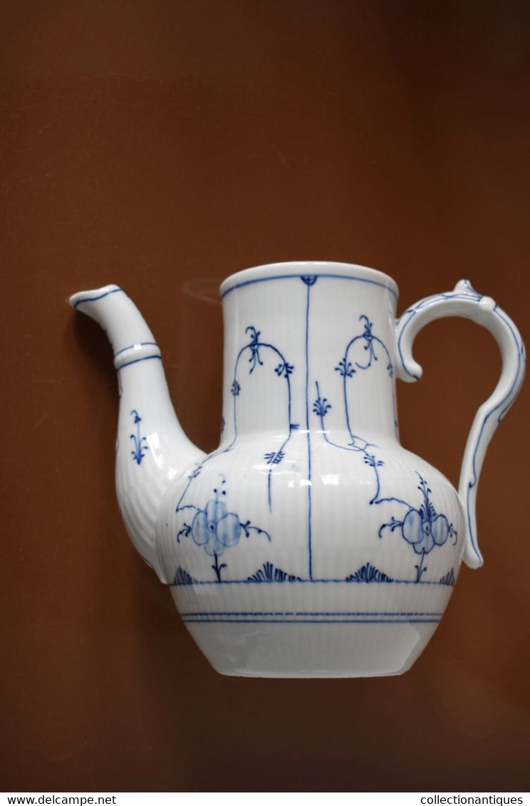 Cafetière en porcelaine allemande Rauenstein - décor bleu de Saxe - très bel état - 20 X 22 X 14 cm - XIXème