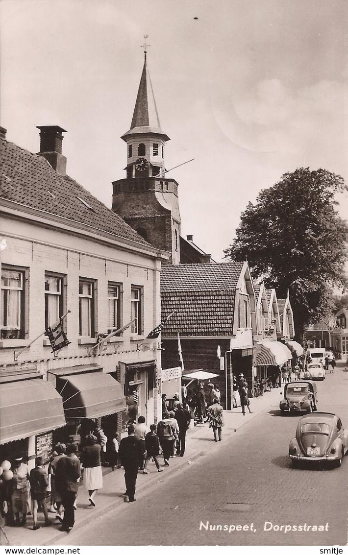 NUNSPEET 1965 DORPSSTRAAT VW-KEVER KÄFER CITROËN 2CV BESTEL CAMIONNETTE WINKELS - Nunspeet