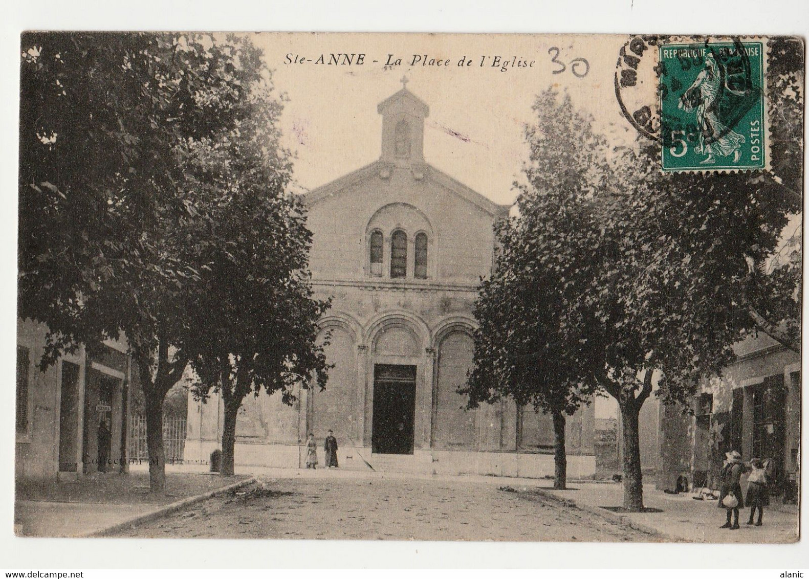 13 - STE ANNE - LA PLACE DE L'EGLISE Circulée   ANIMEE - Quartiers Sud, Mazargues, Bonneveine, Pointe Rouge, Calanques,