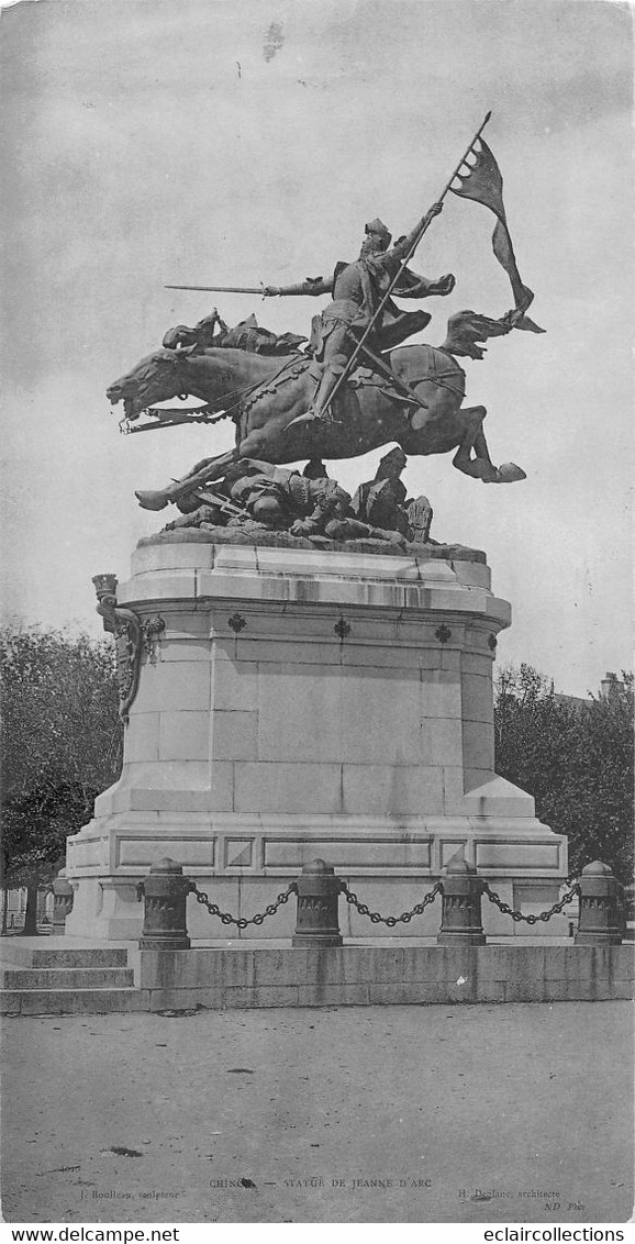 Chinon           37         Carte Panoramique  . Statue De Jeanne D'Arc      27.5 X 14.5   (voir Scan) - Chinon