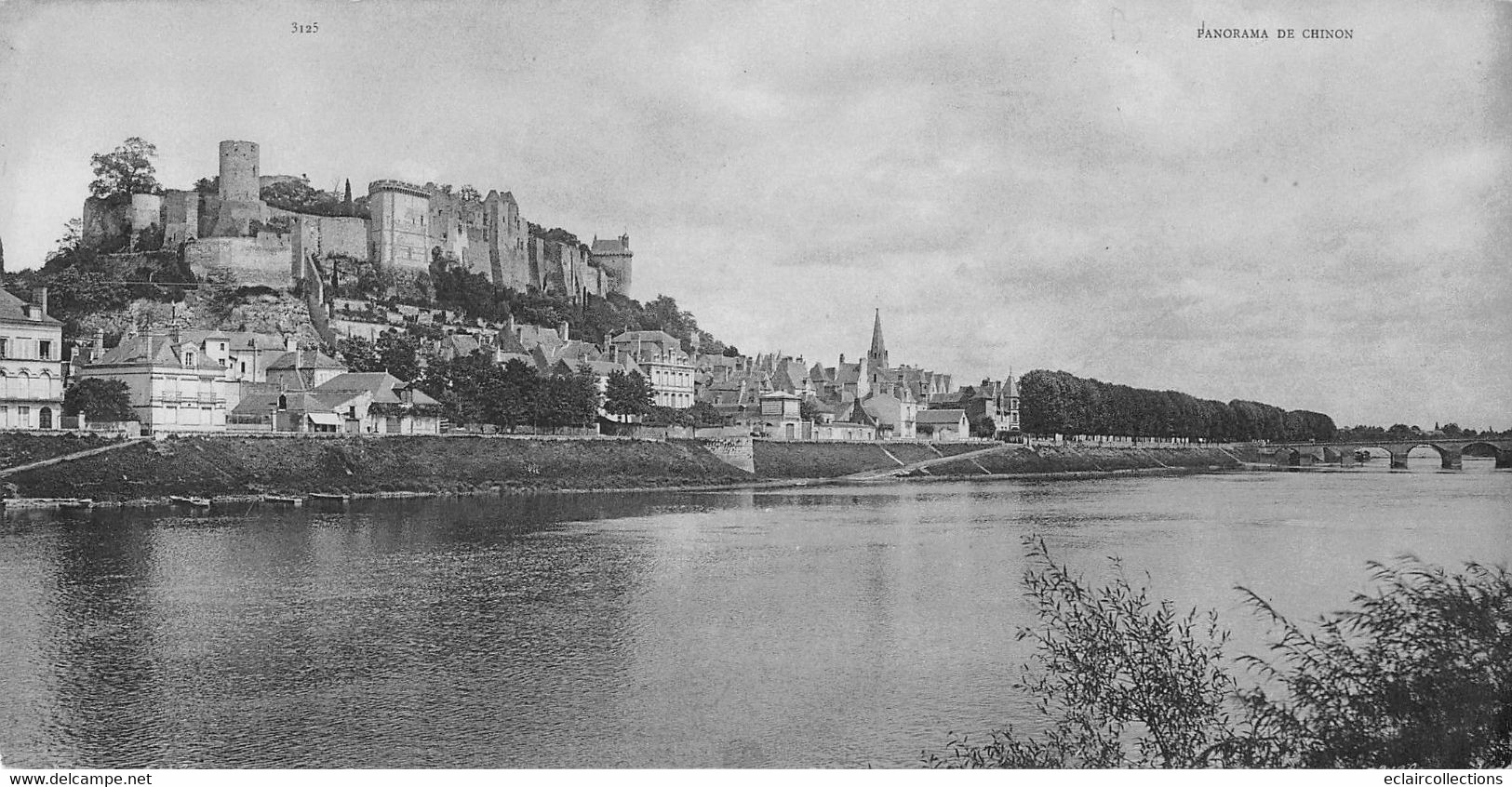 Chinon           37         Carte  Panoramique  . Château  Et Panorama      27.5 X 14.5   (voir Scan) - Chinon