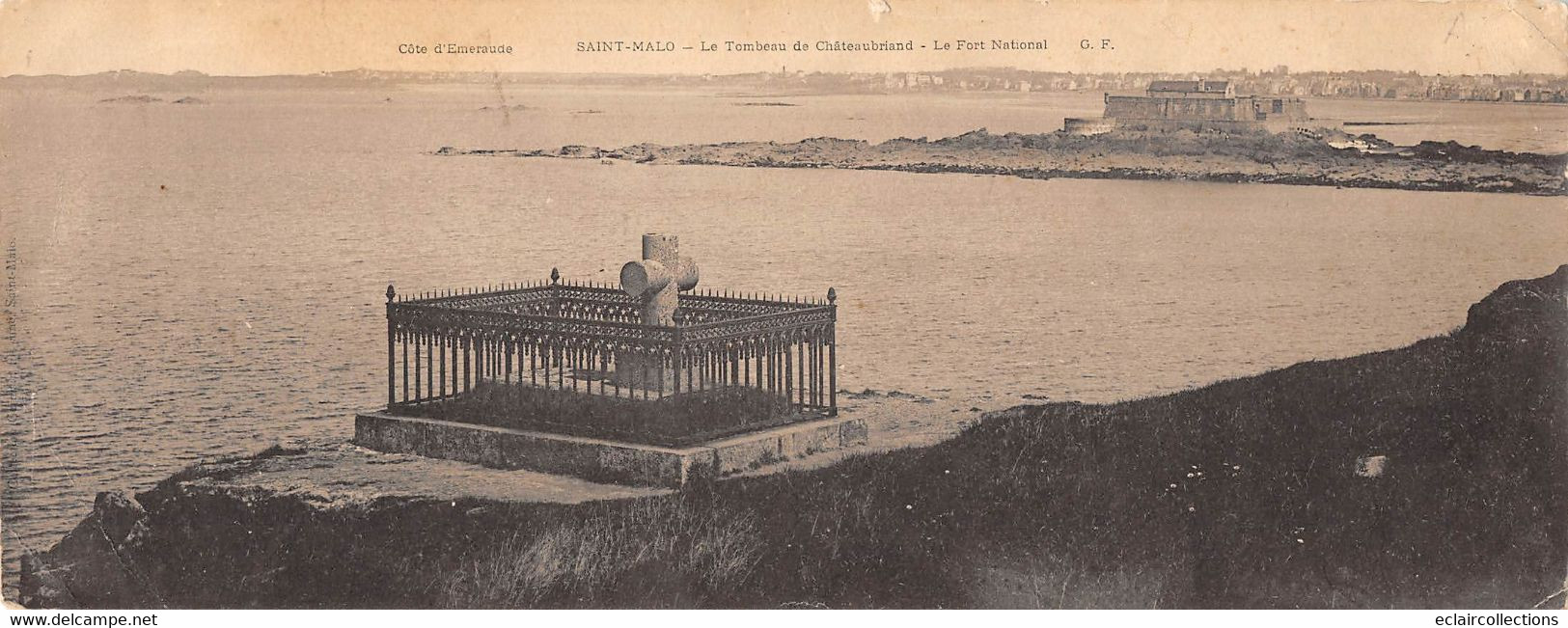 Saint Malo        35        Carte  Panoramique      La Tombe De Chateaubriand    27.5 X 11   (voir Scan) - Saint Malo