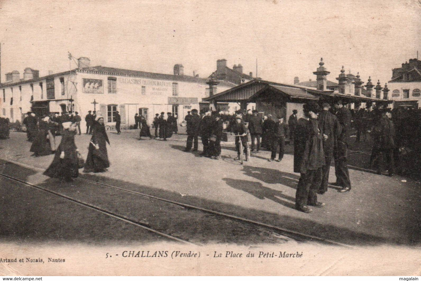 Challans : La Place Du Petit Marché - Challans