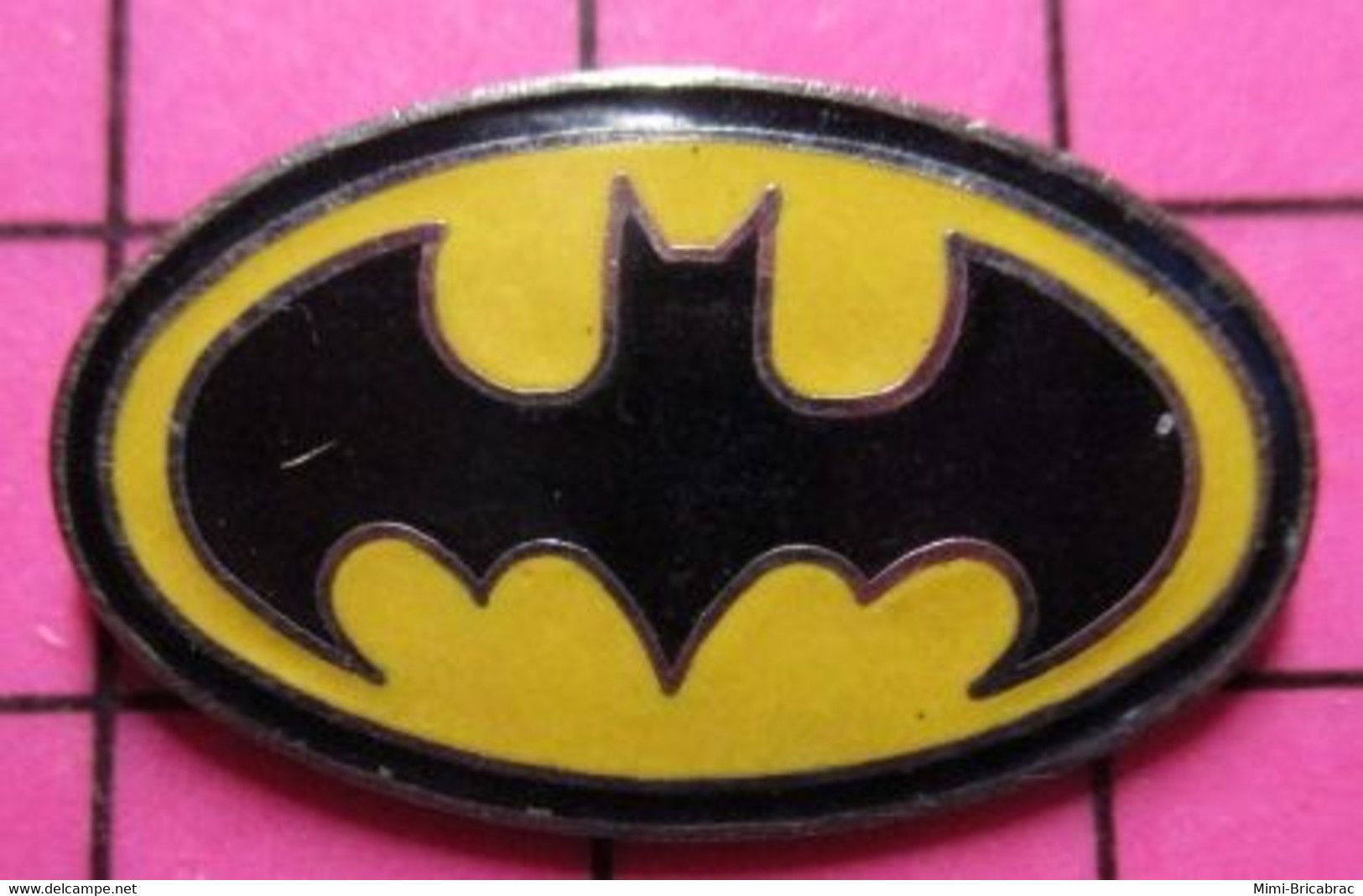 2120 Pin's Pins / Beau Et Rare / THEME : BD BANDE DESSINEE / LOGO CHAUV-SOURIS BATMAN - Comics