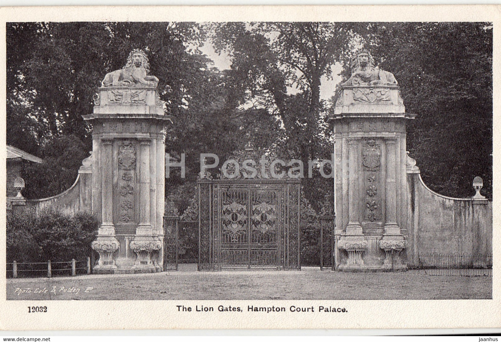 The Lion Gates - Hampton Court Palace - 12032 - Old Postcard - England - United Kingdom - Unused - Middlesex